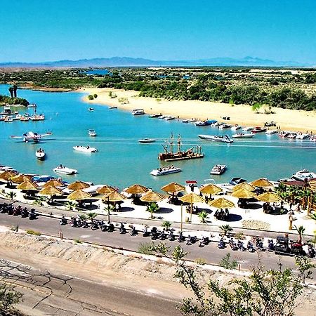 Pirate Cove Resort & Marina Needles Kültér fotó