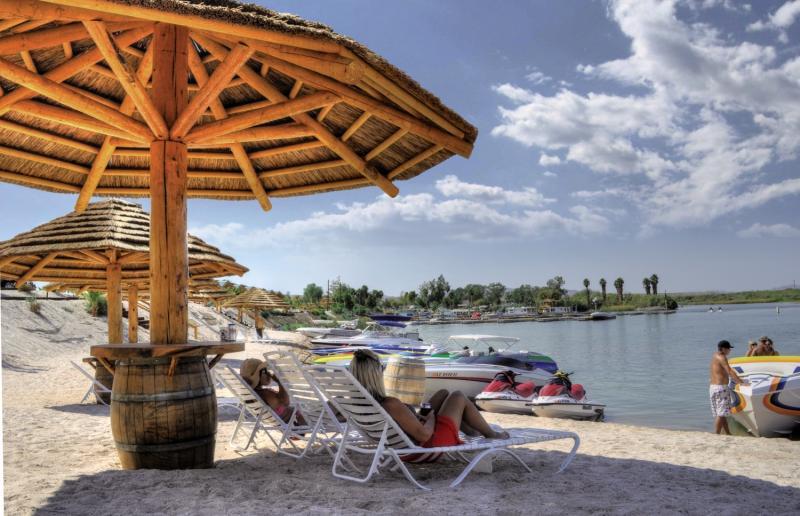 Pirate Cove Resort & Marina Needles Kültér fotó