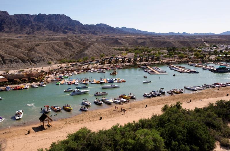 Pirate Cove Resort & Marina Needles Kültér fotó