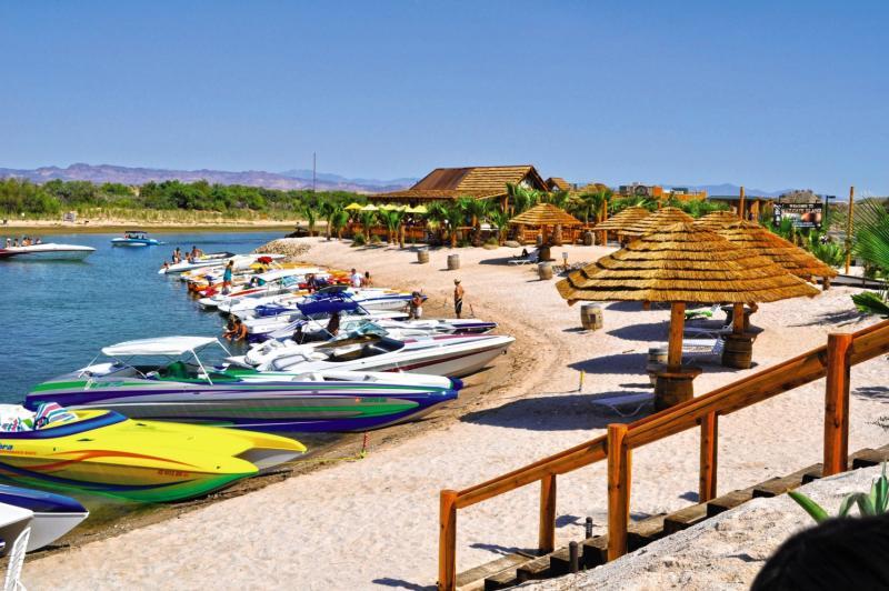 Pirate Cove Resort & Marina Needles Kültér fotó